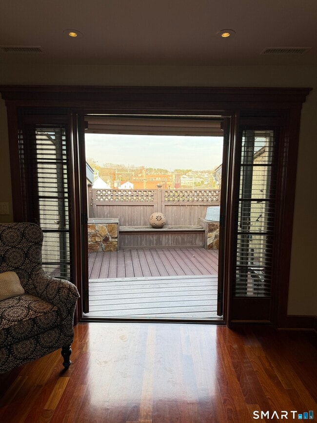 Building Photo - 9 River St