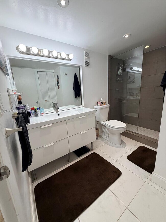 Building Photo - 501 E Dania Beach Blvd