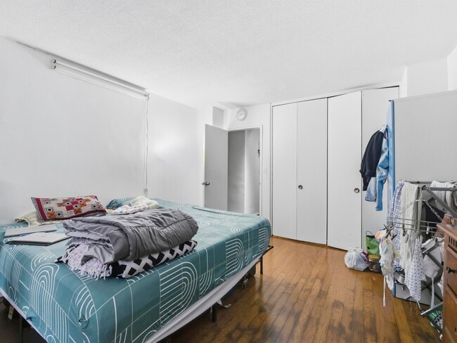 Building Photo - 201 St Pauls Ave