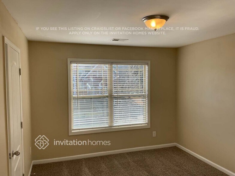 Building Photo - 1646 Rolling View Way SE