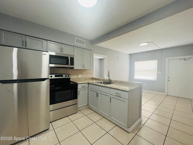 Building Photo - 402 Adams Ave