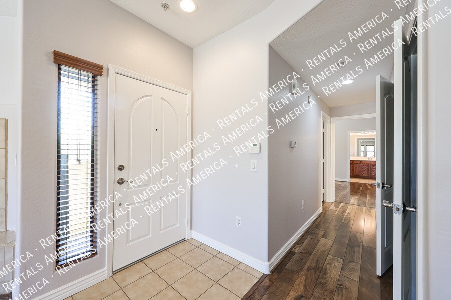 Building Photo - 21320 N 56th St