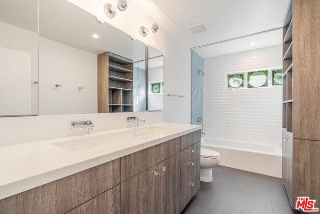 Building Photo - 686 Enchanted Way