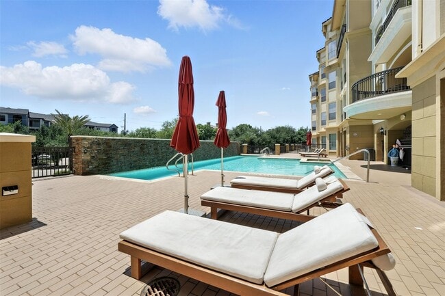 Building Photo - 7575 Kirby Dr