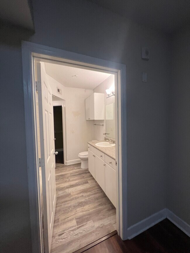 Building Photo - 202 E South St