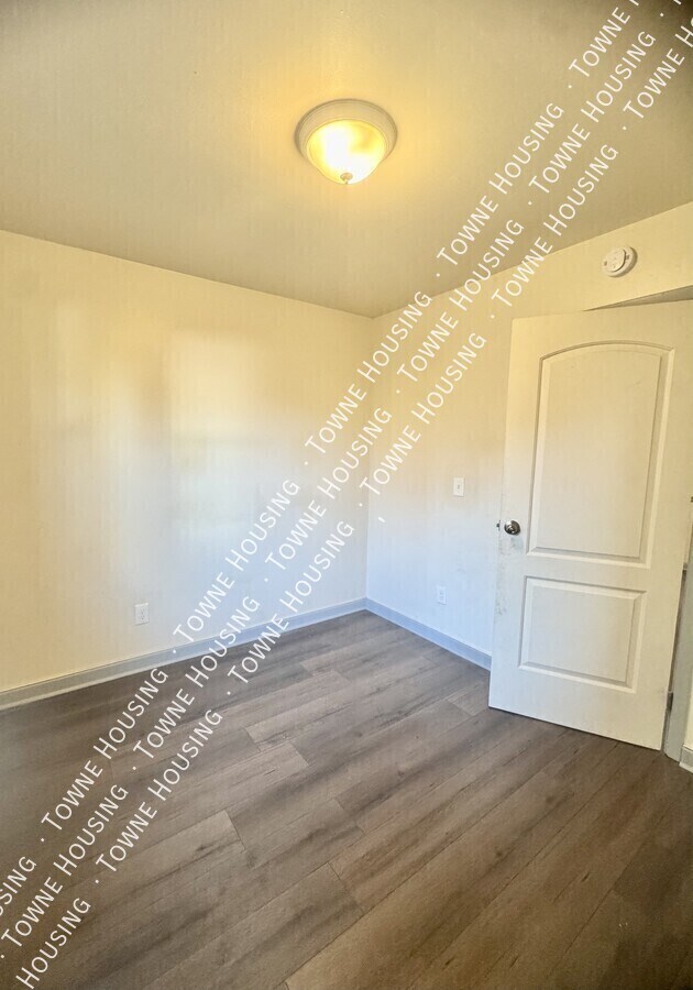 Building Photo - 24 Como Ave