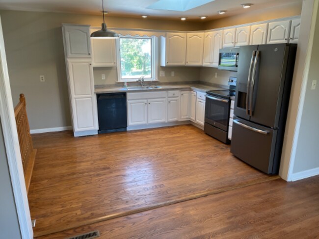 Building Photo - 17321 Amber Dr