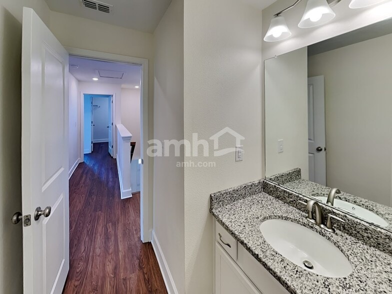 Building Photo - 4832 Reisswood Loop