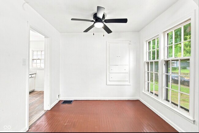 Building Photo - 3429 Kinnear Ave