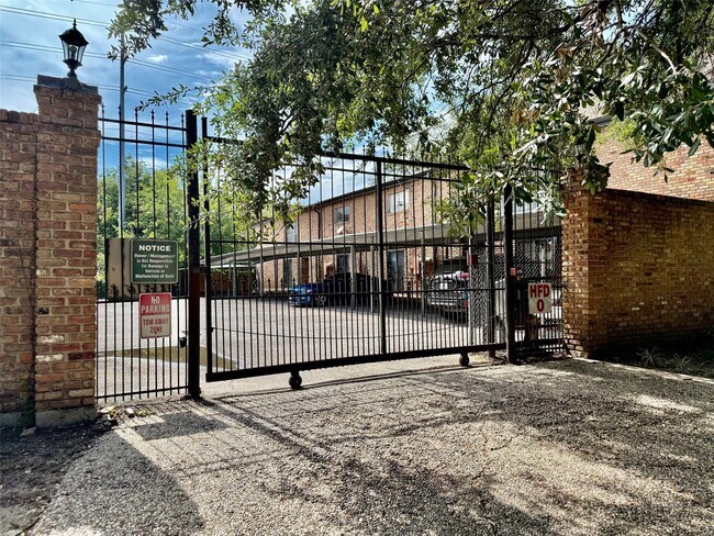 Building Photo - 525 Heights Blvd