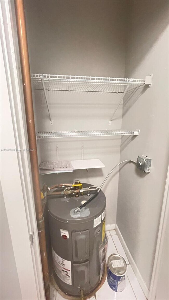 Building Photo - 200 S Birch Rd