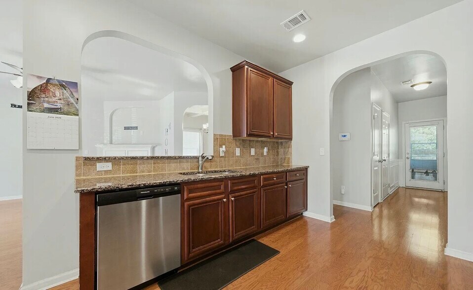 Building Photo - 9 Matador Way