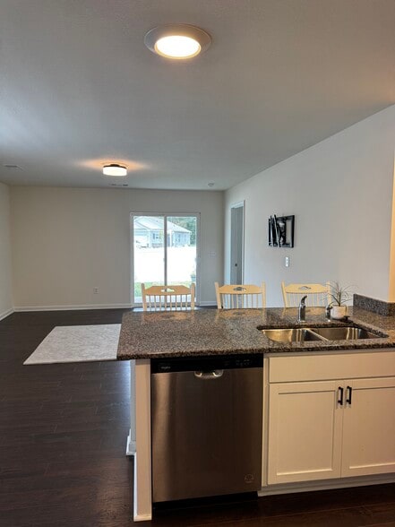 Building Photo - 1131 Clearwater Ln