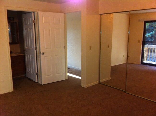 Building Photo - 3 Bedroom Home In East Bremerton