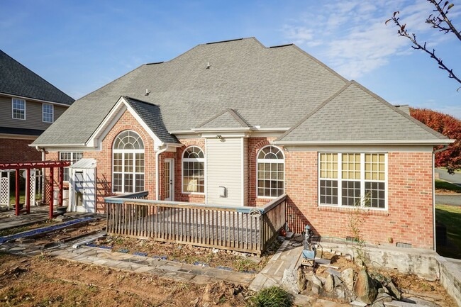 Building Photo - Four Bedroom Home!