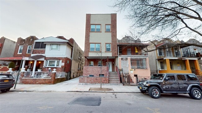 Building Photo - 2050 Strauss St