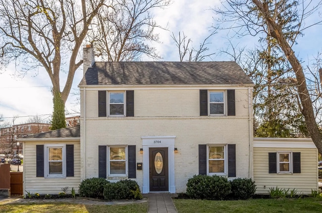 Primary Photo - 3704 Arlington Blvd