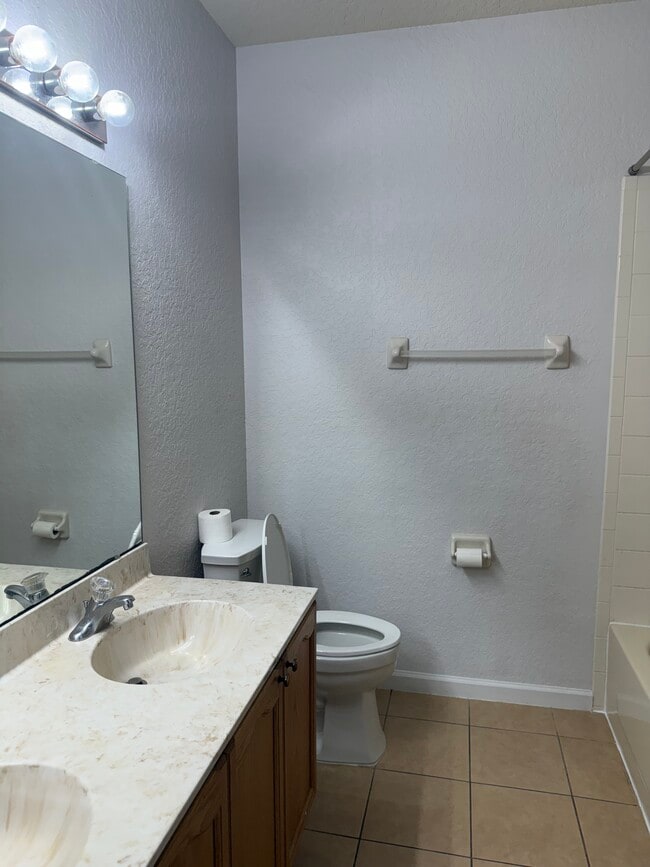 Building Photo - 2914 River Birch Dr