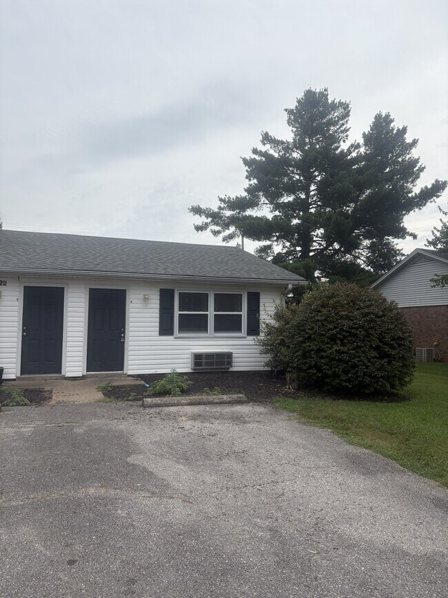 Building Photo - 1720 McGregor Ct
