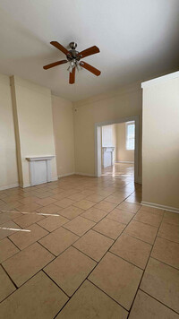 Building Photo - 2400 Dumaine St