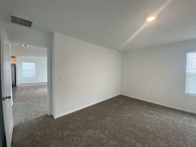 Building Photo - Beautiful 4-Bedroom Home in Cross Creek – Resort-Style Amenities & Convenient Clay County Location!