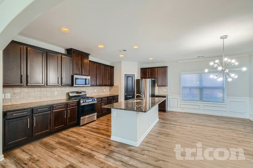 Building Photo - 3919 King Fisher Dr