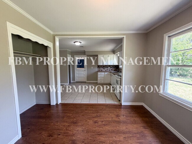 Building Photo - 3015 Winfield Dr