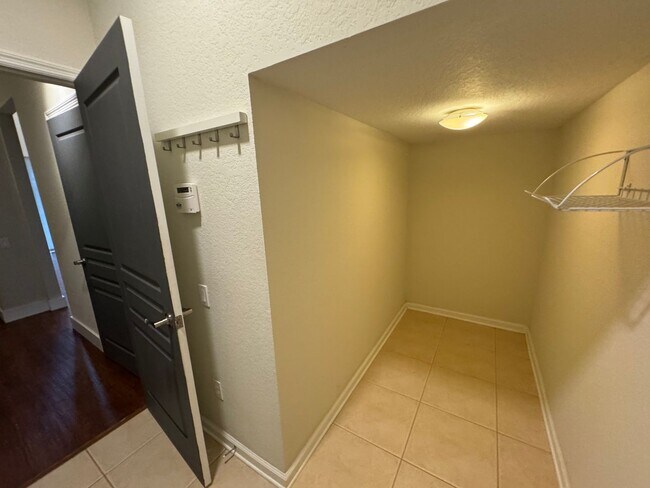 Building Photo - Spacious 4 Bedroom Spring Isle Home AVAILA...