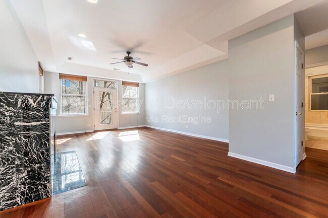 Building Photo - 4406 N Sacramento Ave