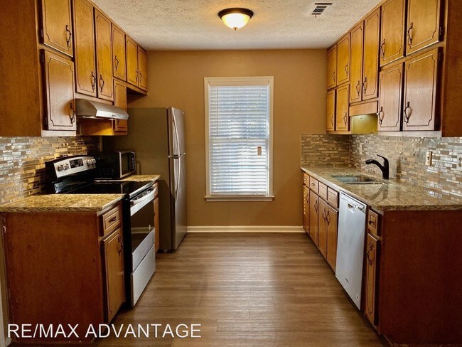 Building Photo - 3 br, 2 bath House - 130 N. HAMPTON DR.