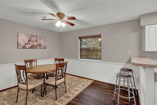 Building Photo - 6208 Brookdale Dr