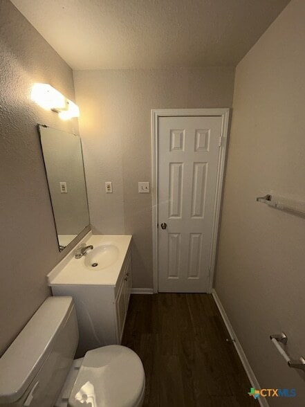 Building Photo - 105 E Reagan Ave