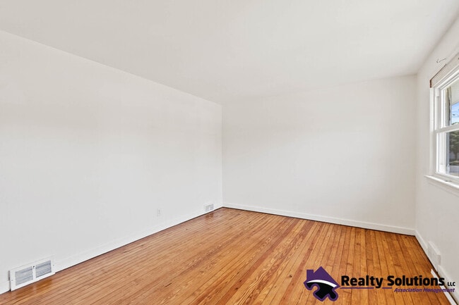 Building Photo - 503 4th St