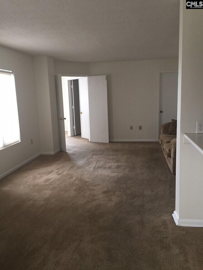 Building Photo - 1600 Park Cir