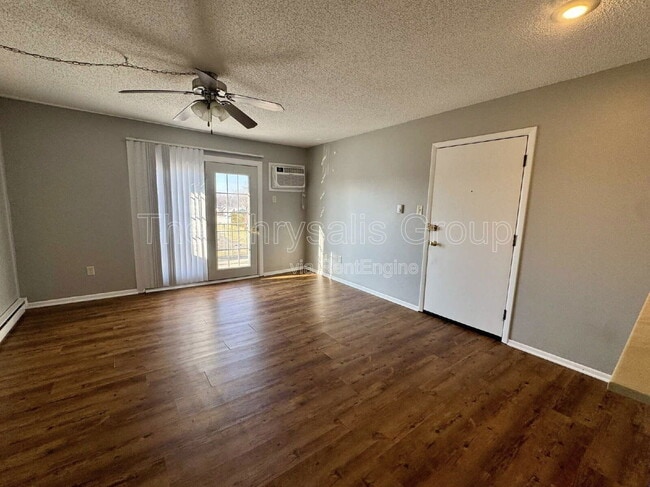 Building Photo - 2406 Marquette Rd