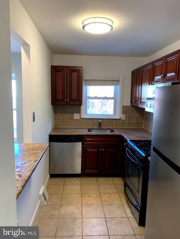 Building Photo - 9358 Neil Rd