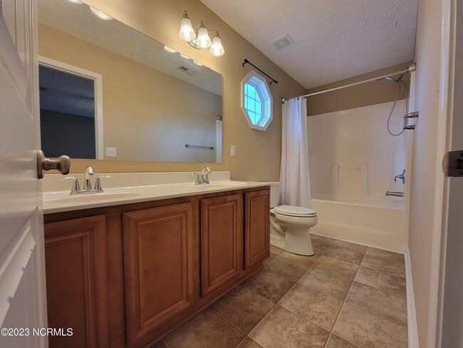 Building Photo - 416 Amaryllis Ln