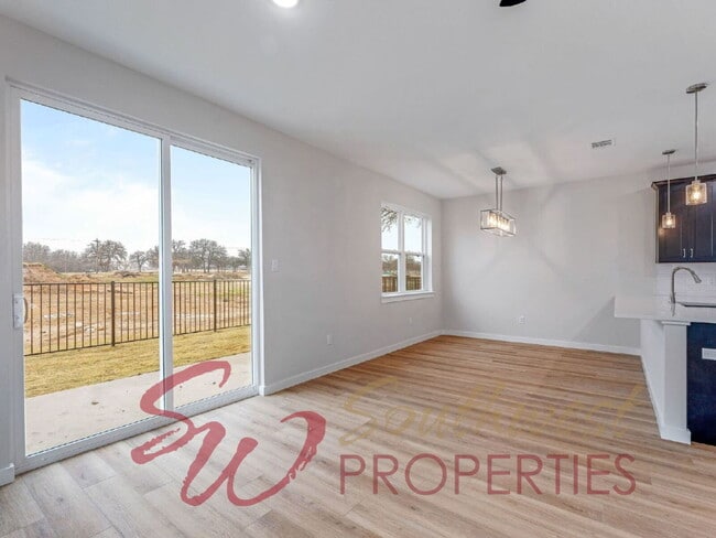 Building Photo - Gorgeous 3 bedroom townhome with a quick, easy walk to TSU campus!