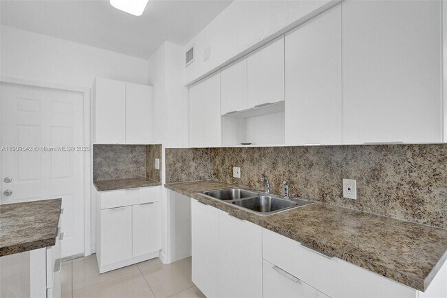 Building Photo - 1199 Marseille Dr