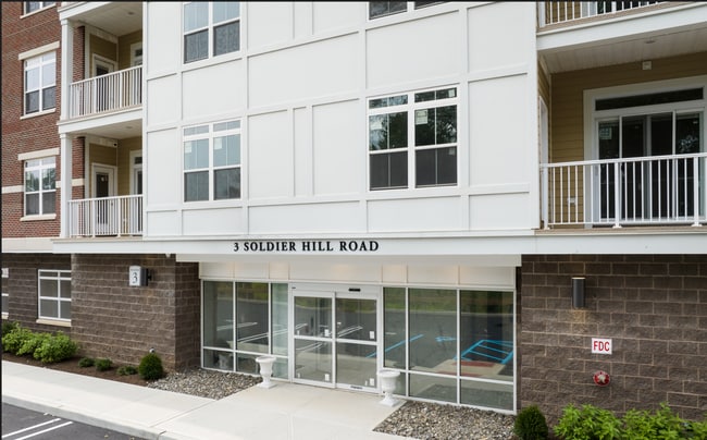 Building Photo - Luxury 1- & 2-Bedroom Apartments in Paramu...