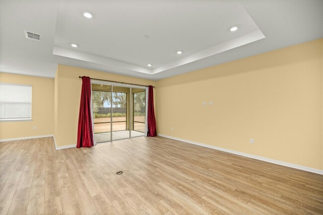 Building Photo - 6137 SW 70th Ave