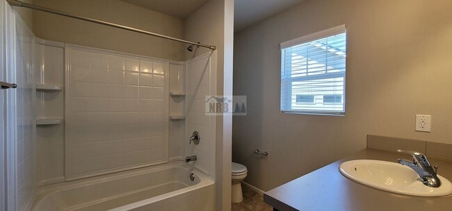 Building Photo - Stunning 3 bd House in Lacey!