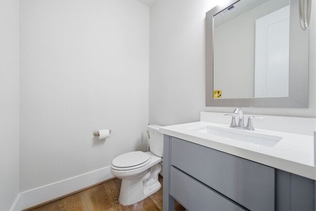 Building Photo - 1307 W 24th St