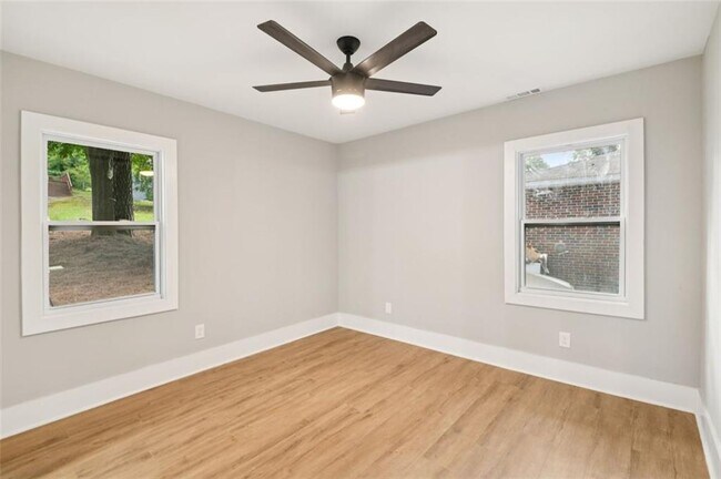 Building Photo - 2909 Diana Dr SW