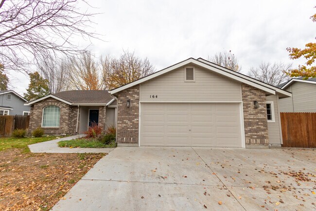 Primary Photo - 164 S Silverwood Way