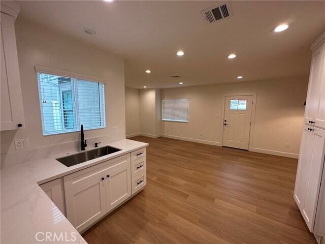Building Photo - 1155 N Currier Ave