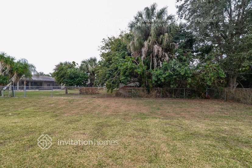 Building Photo - 6017 61st Ct E