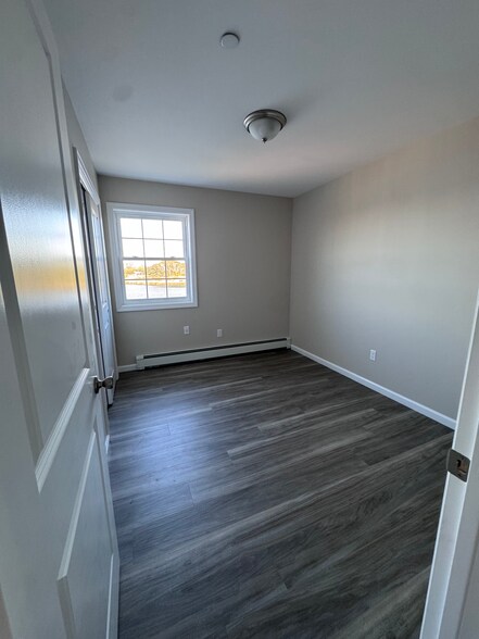 Building Photo - 6204 Hillmeyer Rd