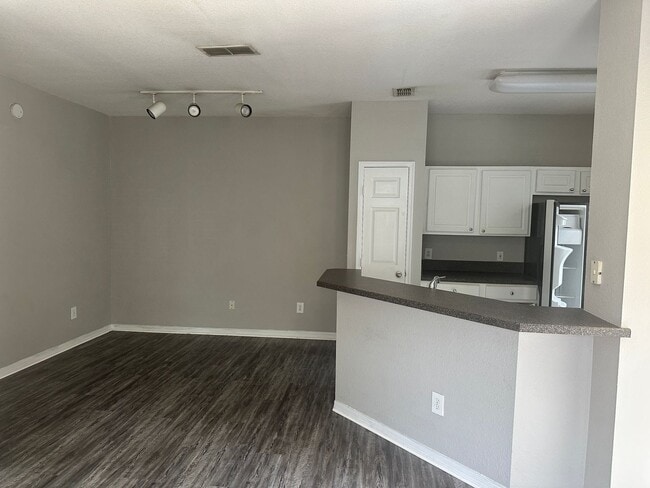 Building Photo - 13703 Richmond Park Dr N
