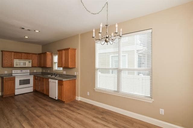 Building Photo - 9810 Walnut Hill Dr